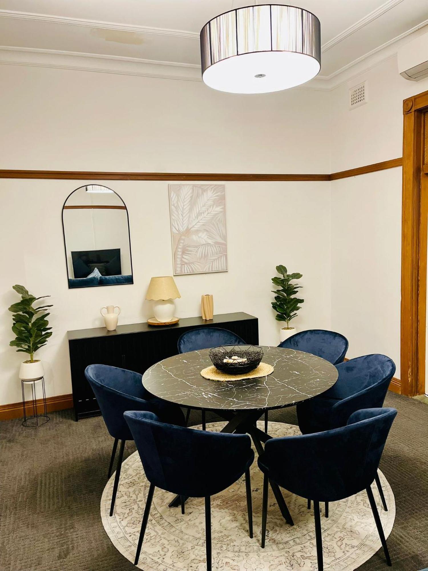 Guildford Hotel Екстериор снимка